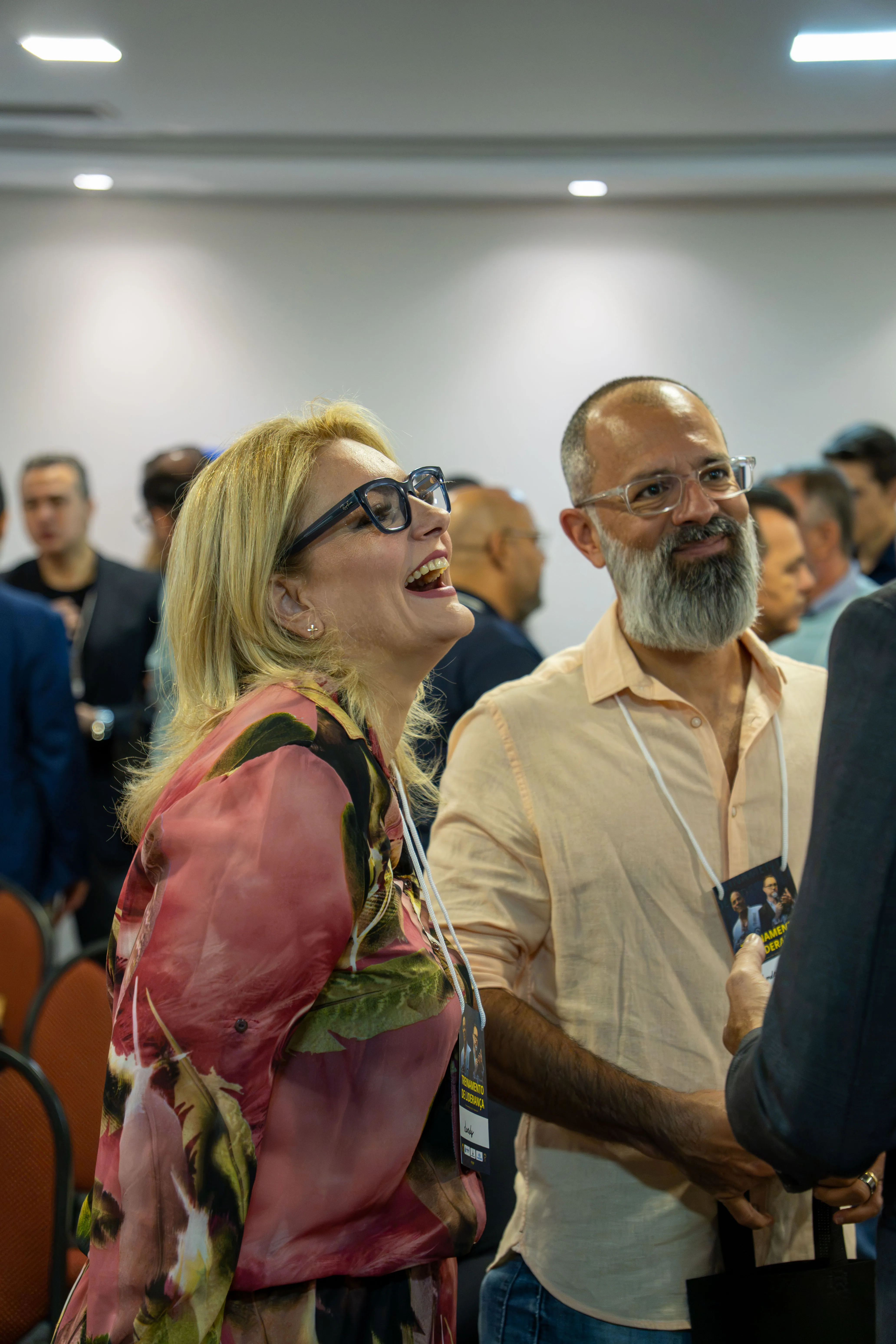 Abraço entre participantes do RAROS