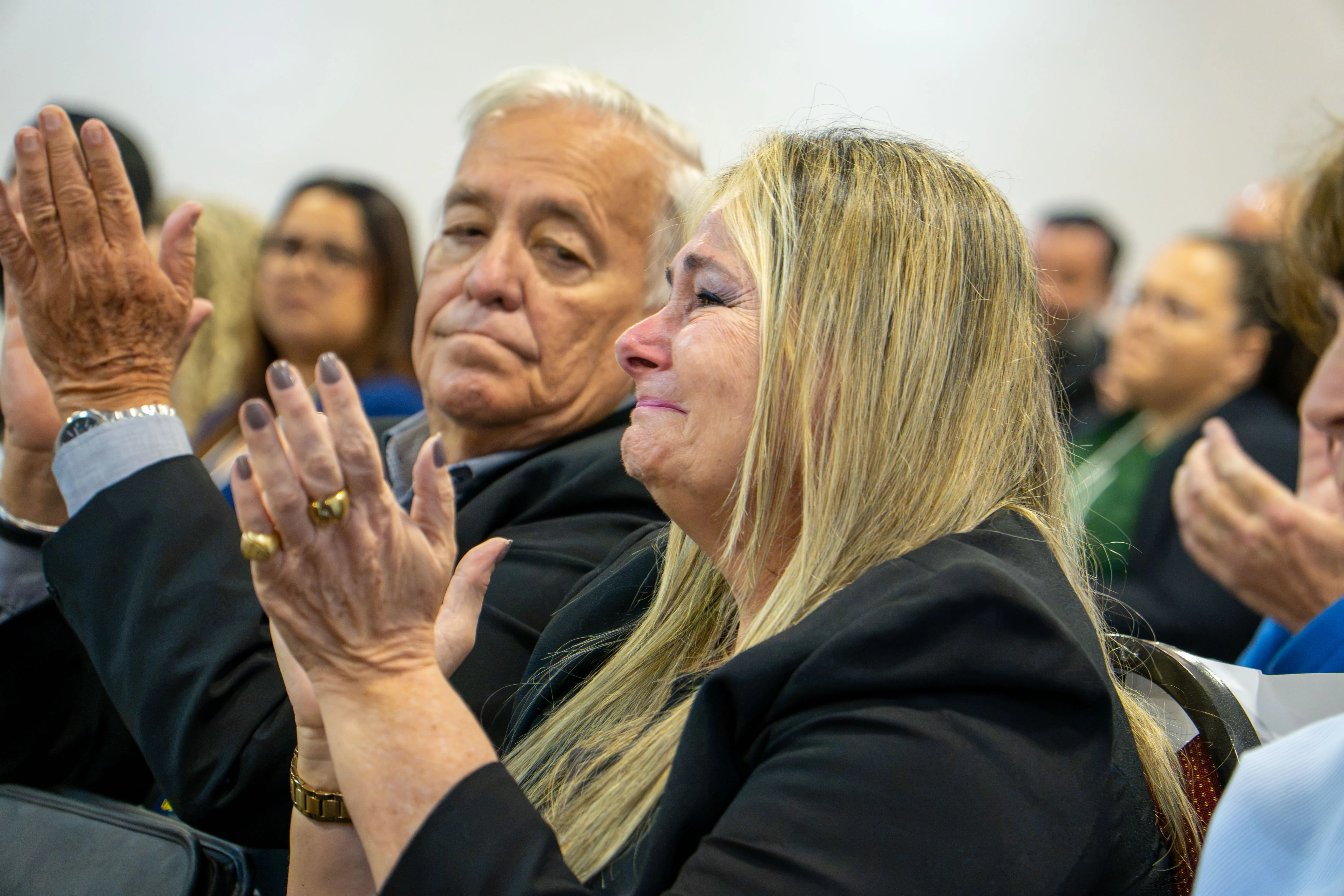 Participante emocionada durante o encerramento do RAROS