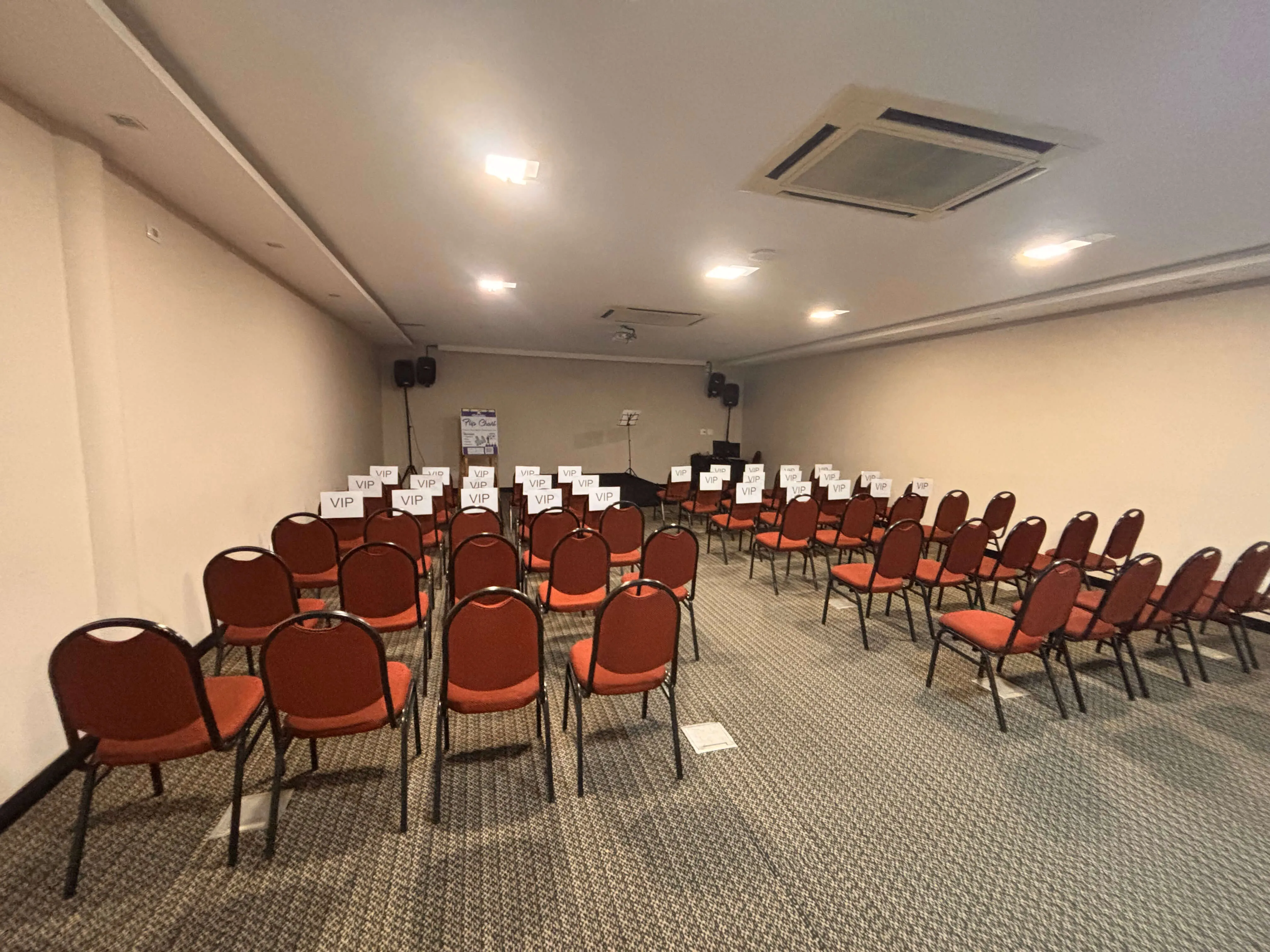 Espaço do RAROS montado antes da abertura das portas